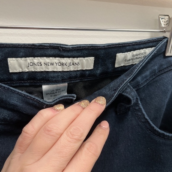 JONES NY JEANS | Gramercy Curvy Dark Wash Denim - Picture 2 of 4